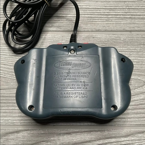 Bee Poker Card Plug & Play Game by Techno Source 2005 w/ RCA Plugs - Picture 2 of 4